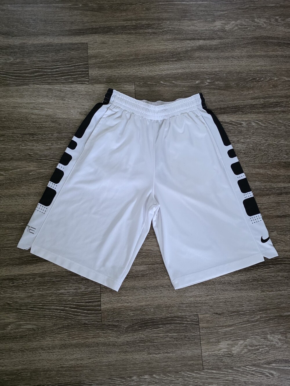 Nike Elite Dri-FIT Basketball Shorts – Size Medium 🖤🤍
